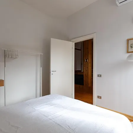 Eleonora Villa *